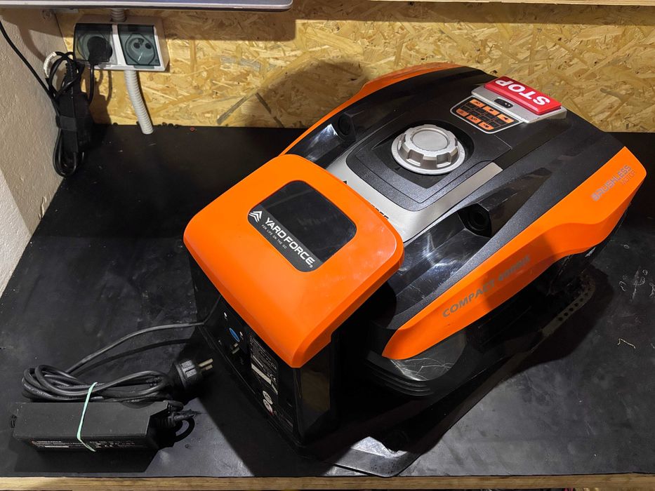 Robot koszący Yard Force Compact 400 RiS 400m2 WiFi iRadar STAN BDB!