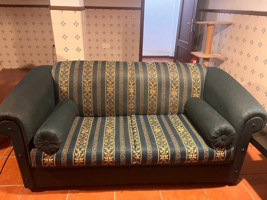 Sofás dois lugares e mais dois de um lugar