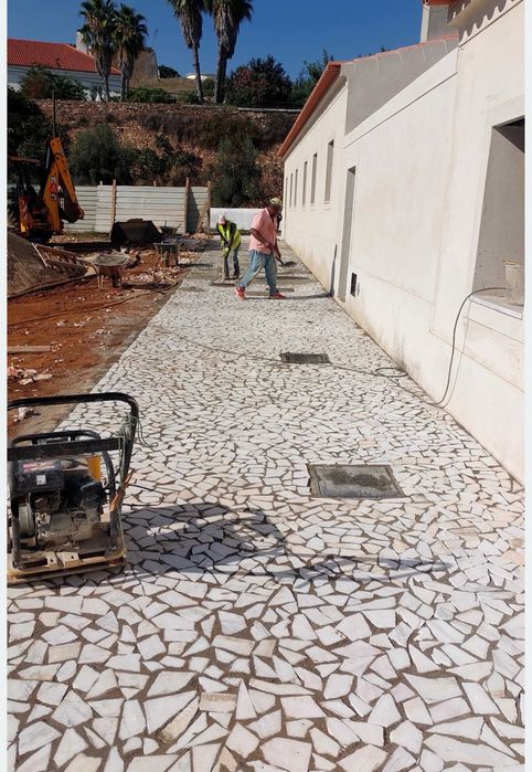 Calcadas e pave e muros pedra