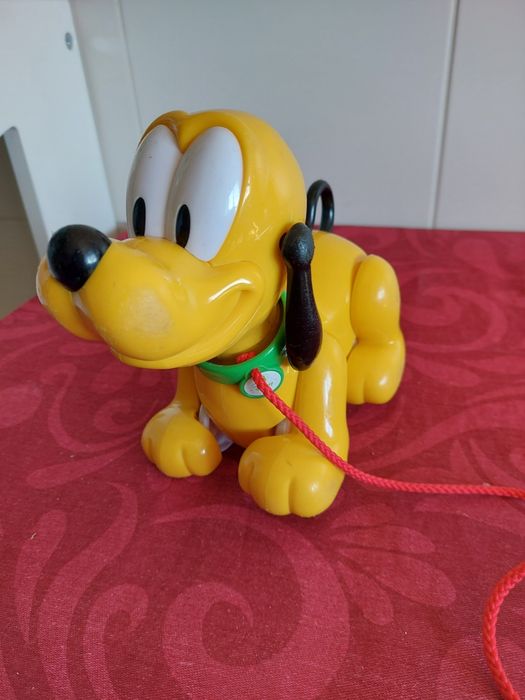 Cão Pluto com rodas