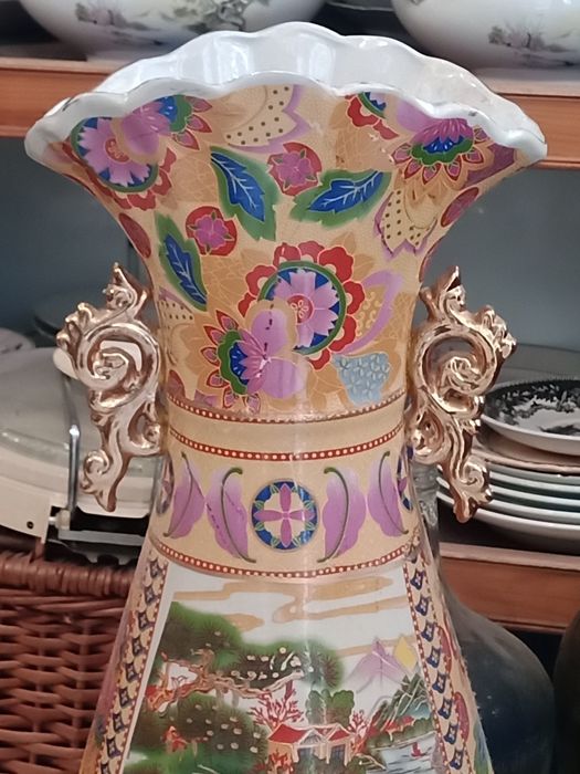 jarrão oval chinês com 61 cm de altura