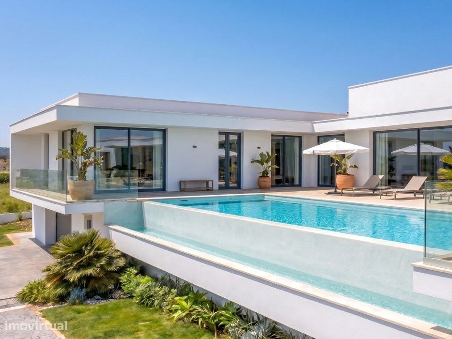 Moradia de luxo rodeada por natureza e a poucos minutos das praias