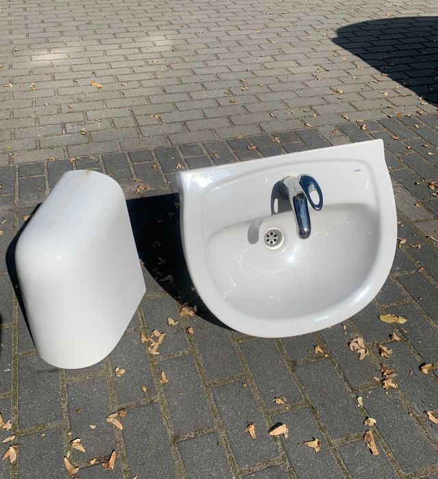 Umywalka z półpostumentem, baterią i osprzętem