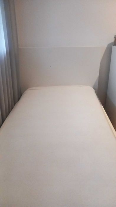 Cama solteiro branca