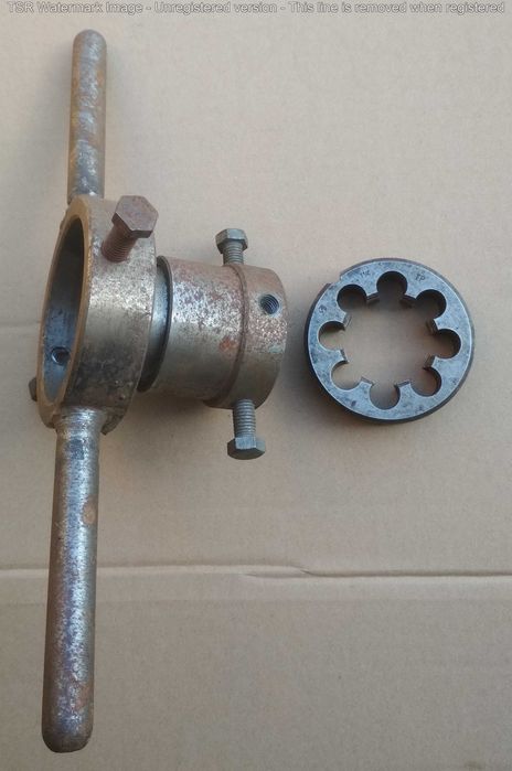 Приспособление для нарезки трубной резьбы с плашкой 1 1/4"