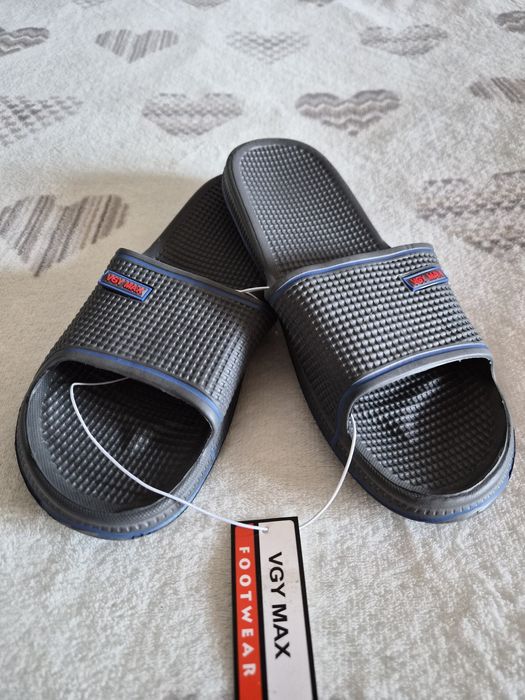 Klapki basenowe nowe, r. 42