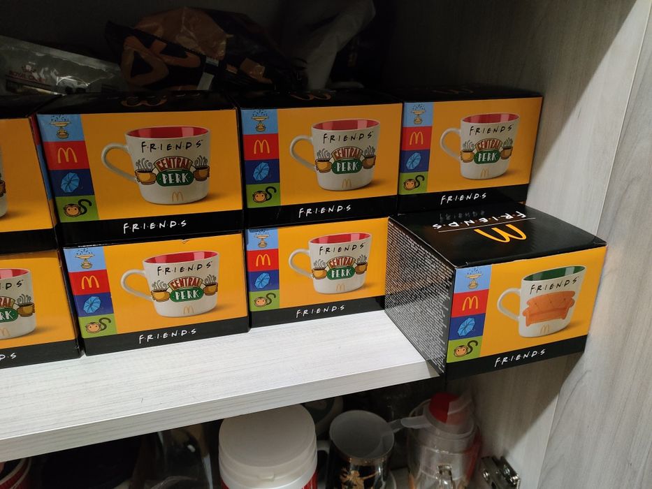 Фігурки та Чашки McDonald's Friends / Макдональдс Друзі