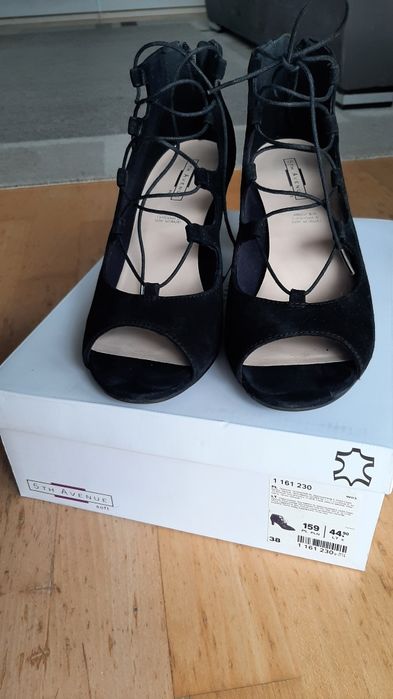 Eleganckie buty na obcasie deichman