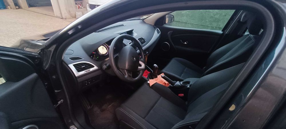 Renault Mégane III 1.5 dCi Confort III Cizenta — photo 3
