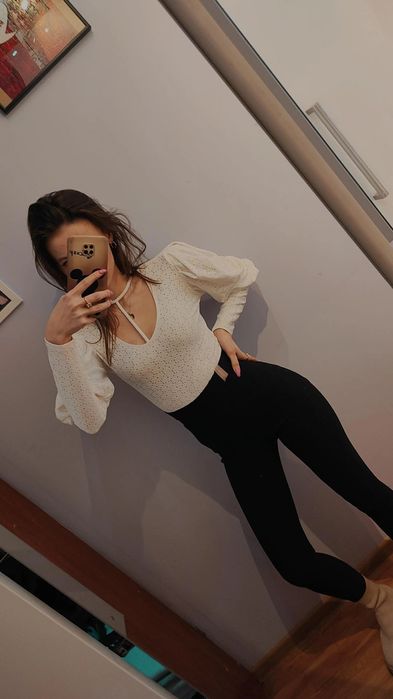 Białe body choker ażurkowe