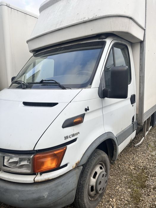 Samochód dostawczy , kontener , izoterma Iveco 35C12
