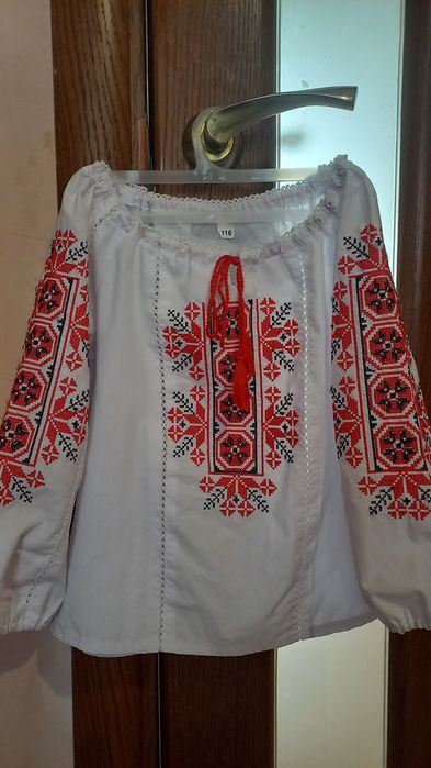 Продам вишиванку для дівчинки  рр 116
