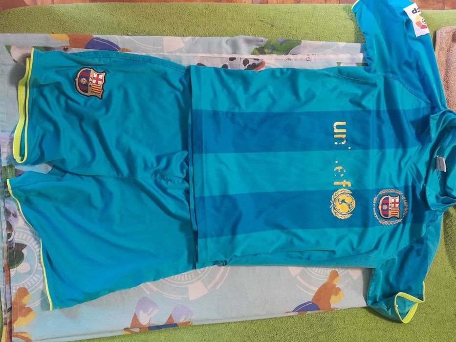 Футбольна форма та футболки