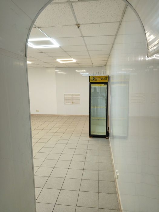 Комерційне приміщення на фасаді вул. Сталеварів, навпроти Критого ринк