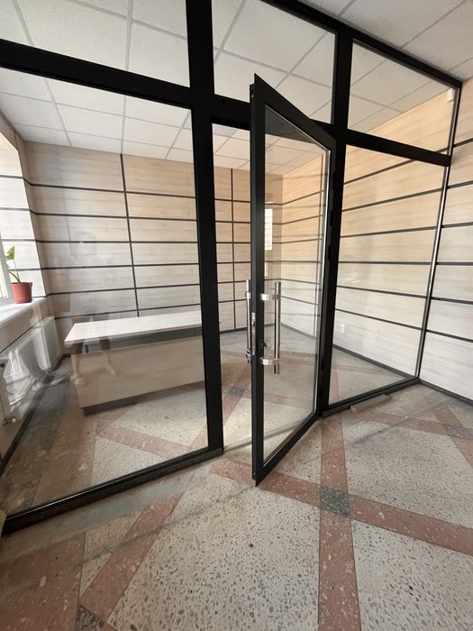 Офісні приміщення на Парковій 3а, перша лінія.