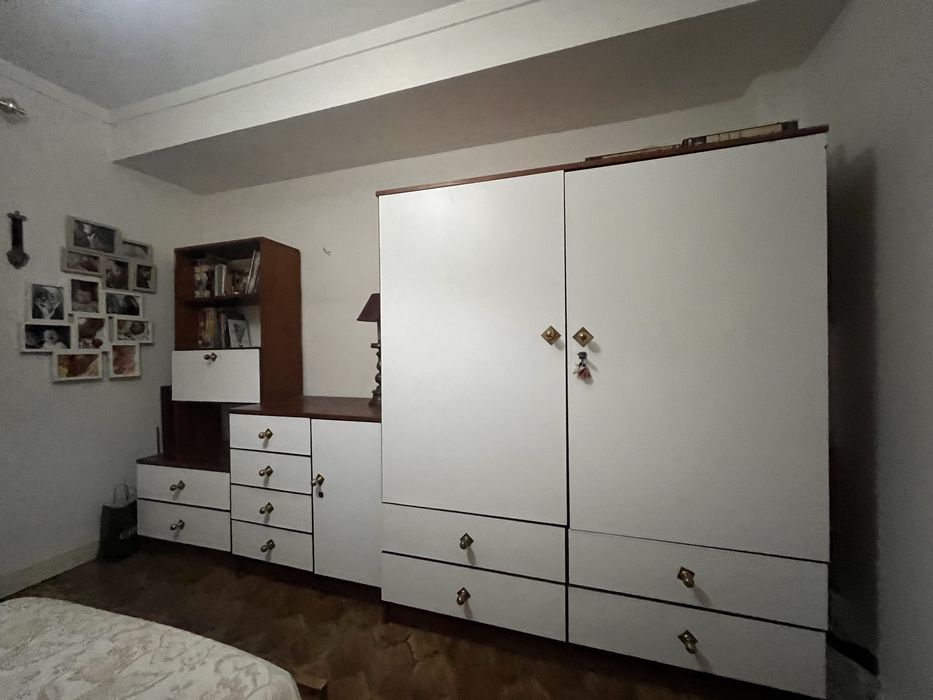 Mobília de quarto - roupeiro, cómoda, escrivaninha