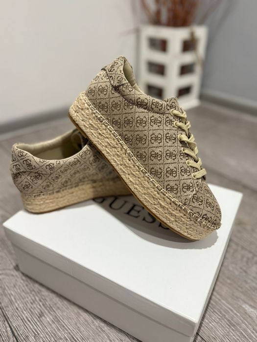 Buty Guess bezowy
