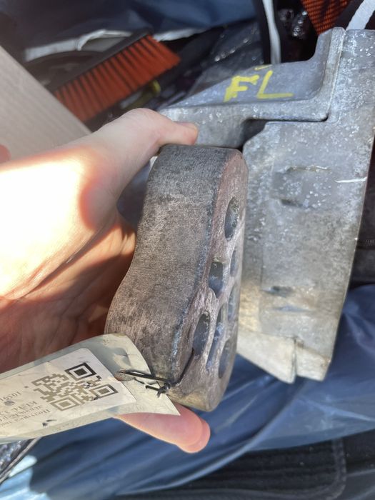 Ліва опора двигуна Cherokee kl (сторона водія)