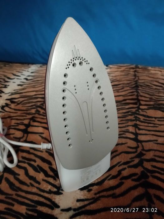 продам утюг Bosch (бордо)  ( все функции  рабочие) Цена снижена