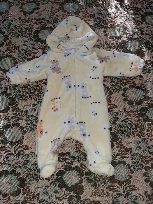 Демисезонный комбинезон для новорождённых