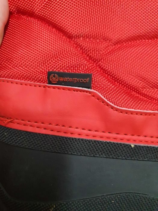 Botas de criança para a neve