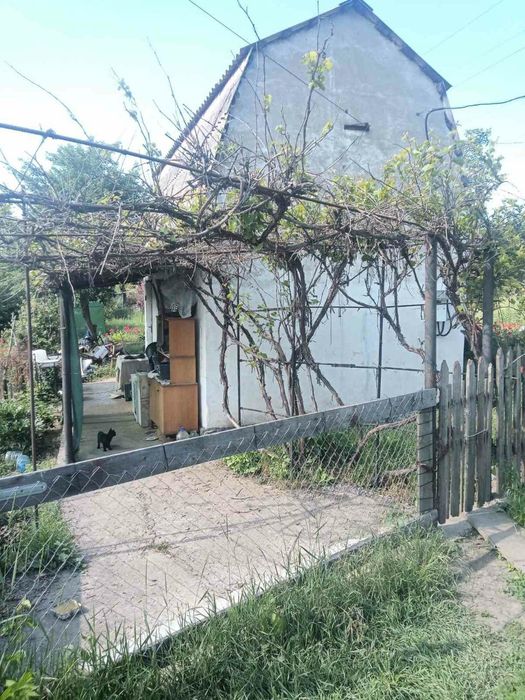 Дача на  Карноватке Для.. отшельников ...Жилая с мебел и бытовой техникой Печное отопление