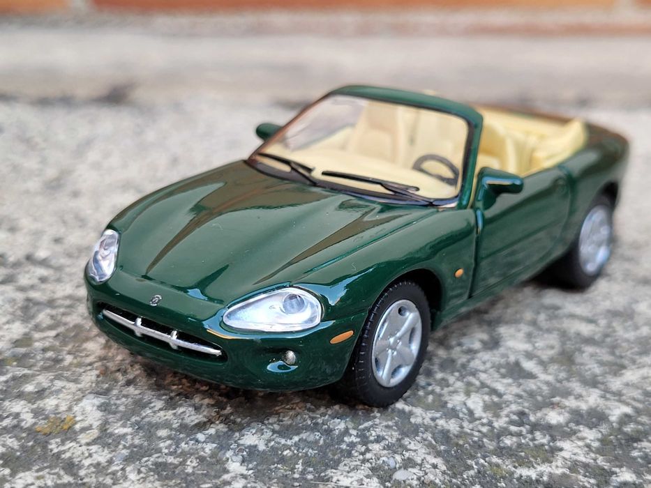 Kolekcja modeli Jaguar XK8 Schuco 1:43 mega unikat