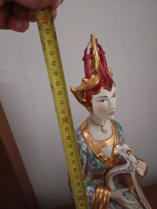 3 estatuetas/figuras decorativas em porcelana – 30 a 40 cm