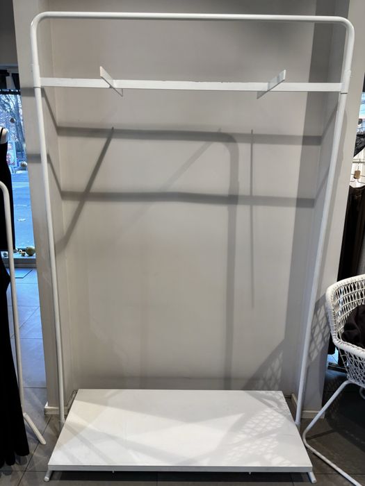 Торгове обладнання для магазину одягу