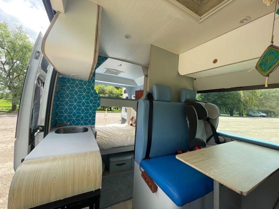 Aluga-se Campervan moderna para 4 Pessoas com electricidade autónoma