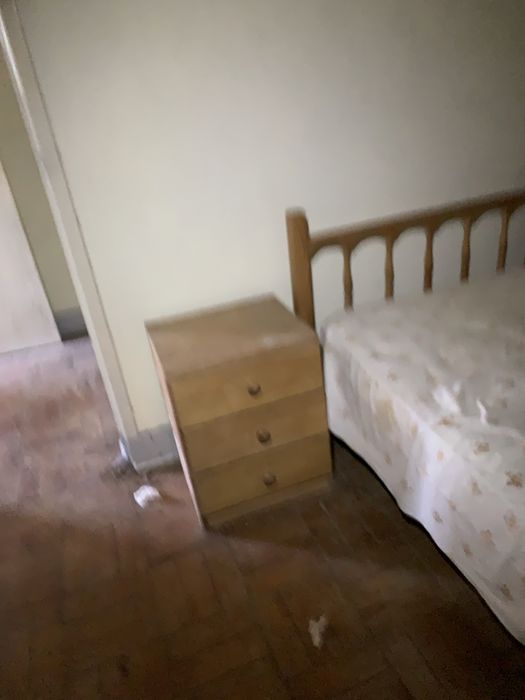 Cama de solteiro de madeira + colchão