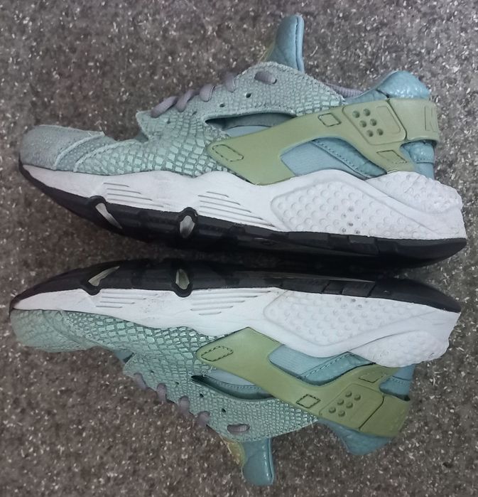 Жіночі кросівки Nike Air Huarache розмір 39