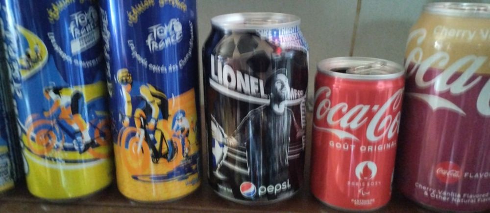 Latas coleção de alumínio coca cola e outras . França.