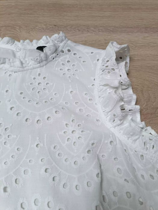 Bluzka biała boho guziczek haft angielski falbanki 'New Look' 36