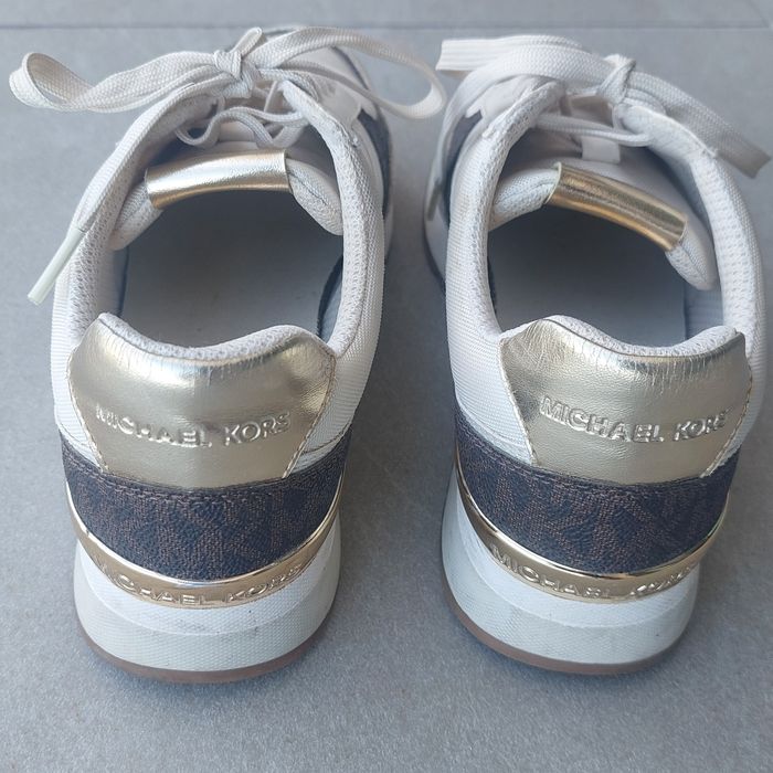 Sapatilhas Michael Kors 36, tom claro,  muito  confortaveis, semi novas.