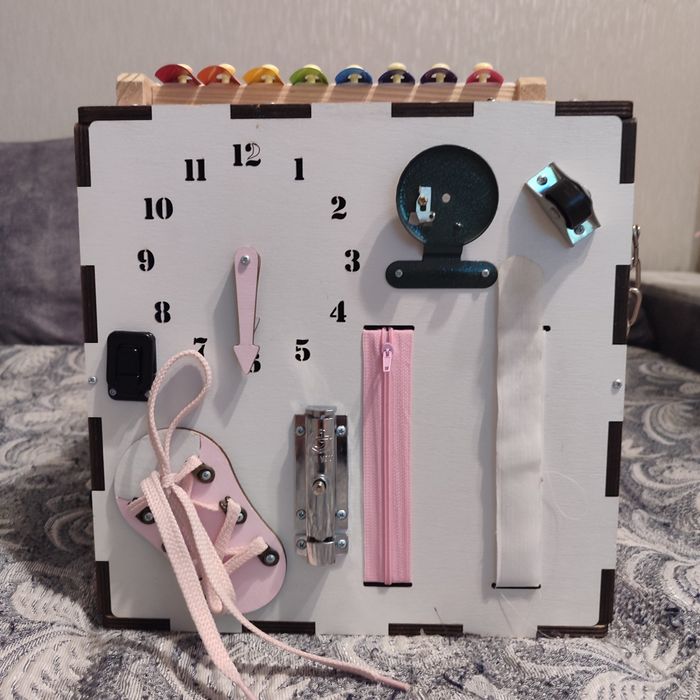 Бізі куб з дверцятами