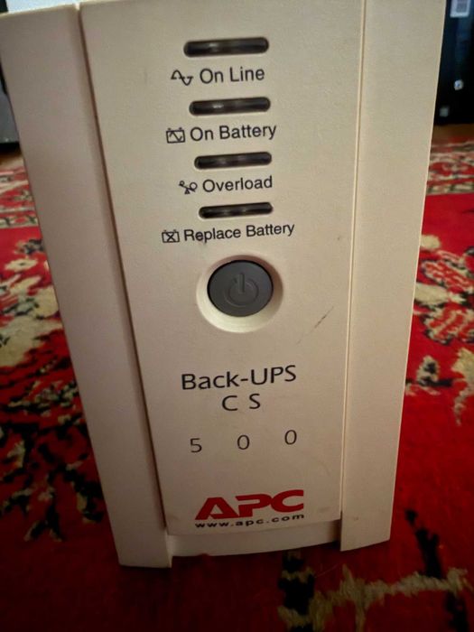 бесперебойник APC Back-UPS CS 500 (500 ВА, 300 Вт)