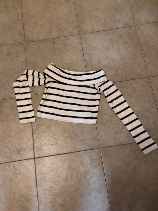 Blusa de decote em barco ás ricas