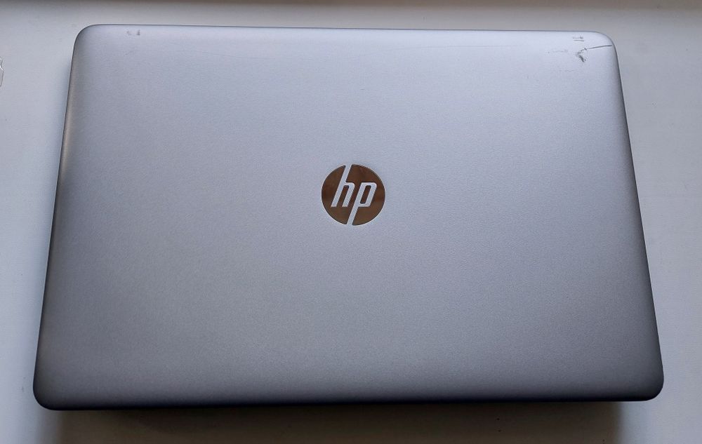 Hp 15.6"FHd/4 ядра/8гб/ssd/акб 2 години