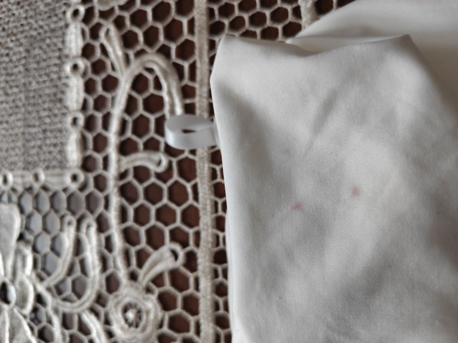 Body z wszytym biustonoszem lekko wyszczuplające na regulowane ramiącz