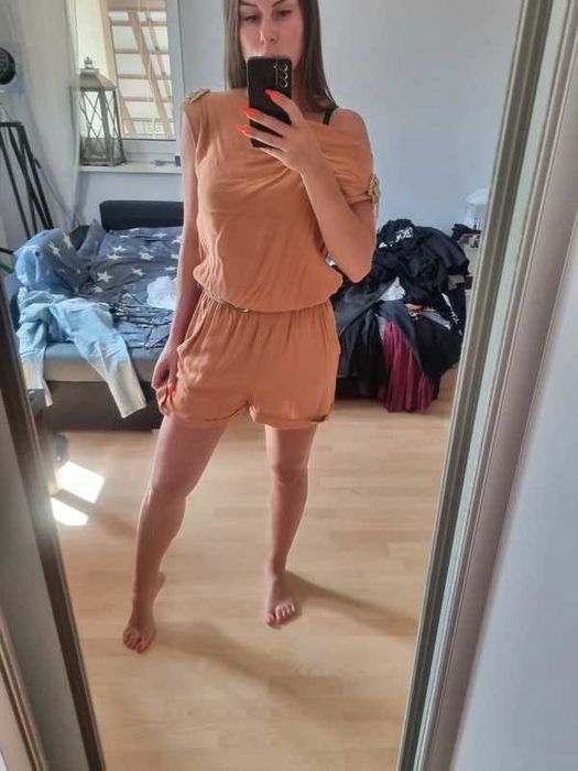 Kombinezon z paskiem i pagonami