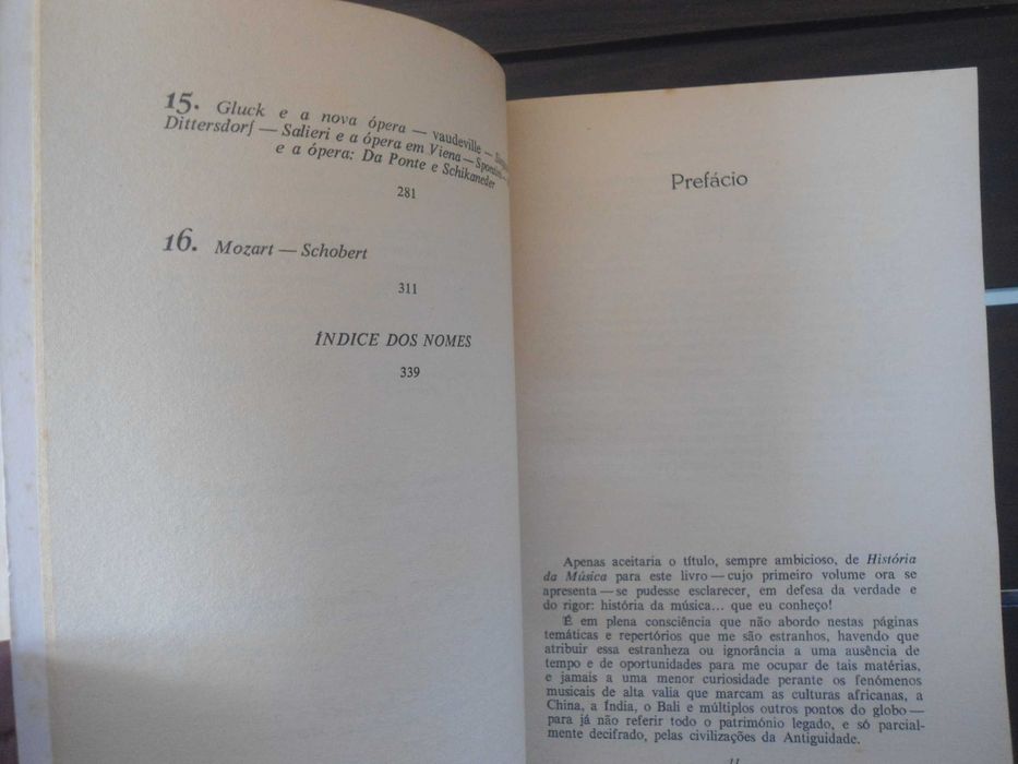 Música e Variações  I por António Vitorino d' Almeida