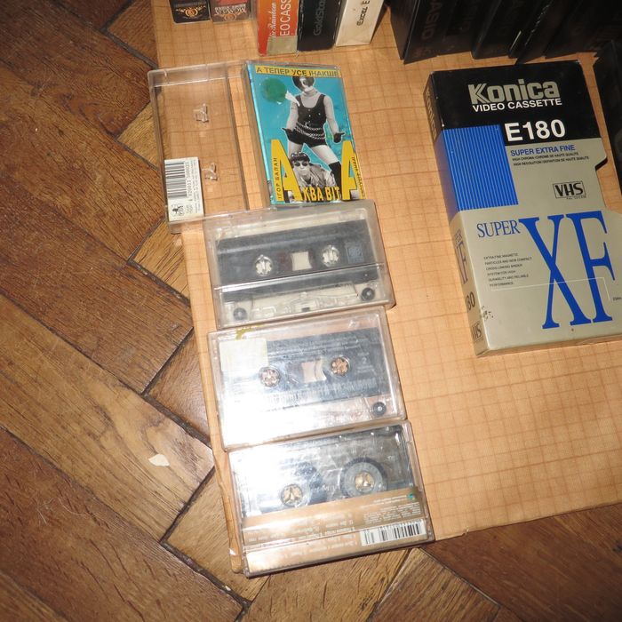 Аудіокасети та відеокасети casio  різні