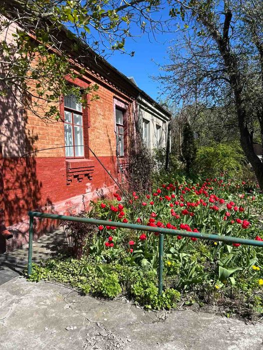Продаж будинку.Цетр міста . Міські комунікації.Компенсаційні сертифікати розглядаємо.