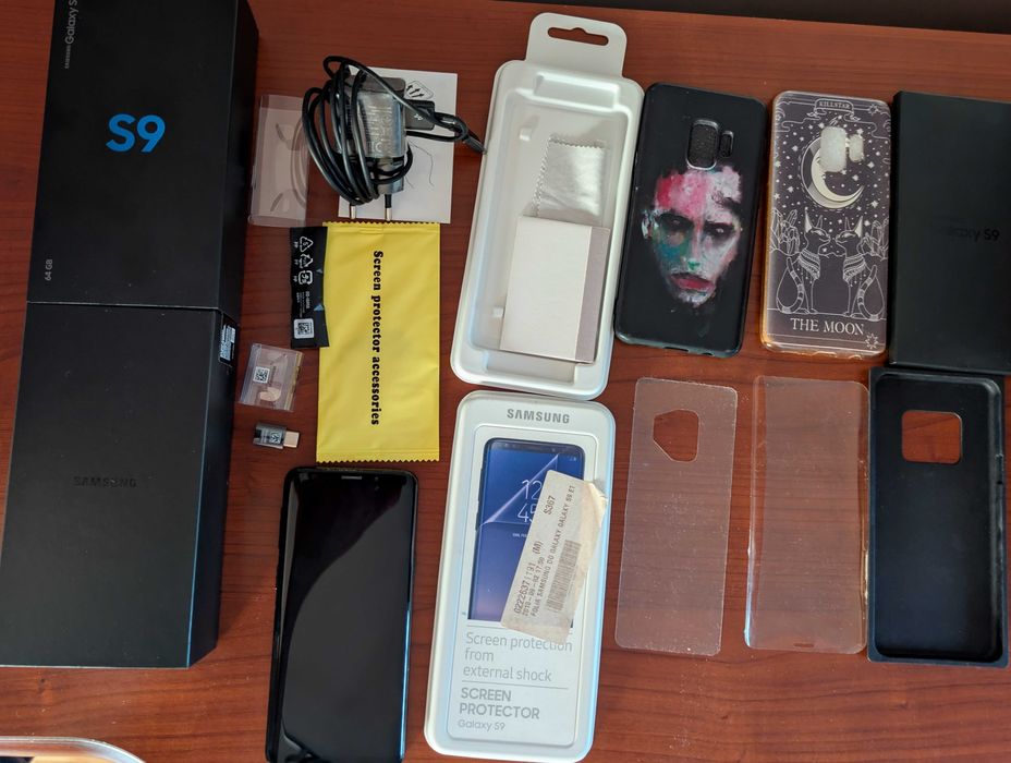 Smartfon Samsung Galaxy S9 64 GB + Masa Akcesoriów