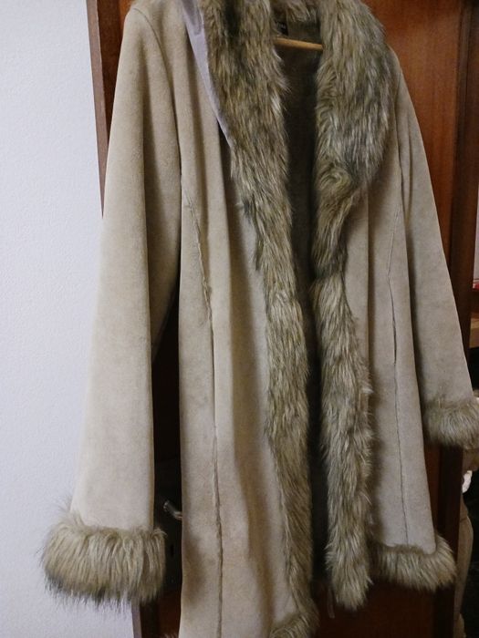Casaco em pele pêssego com pelo