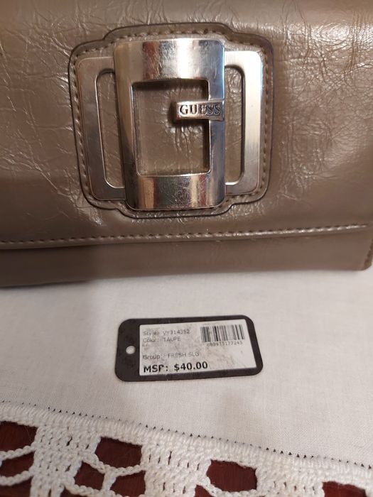 Carteira Gess de Mulher, em Pele Cinzento envernizado.