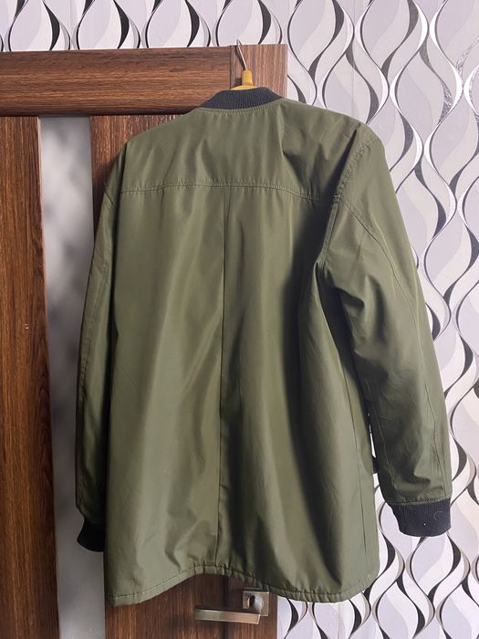 Бомбер куртка bershka