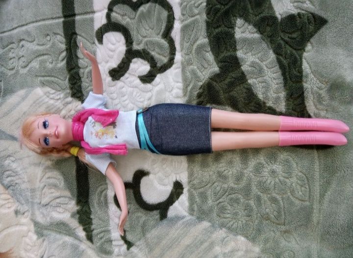 Для дівчинки ляльку барбі