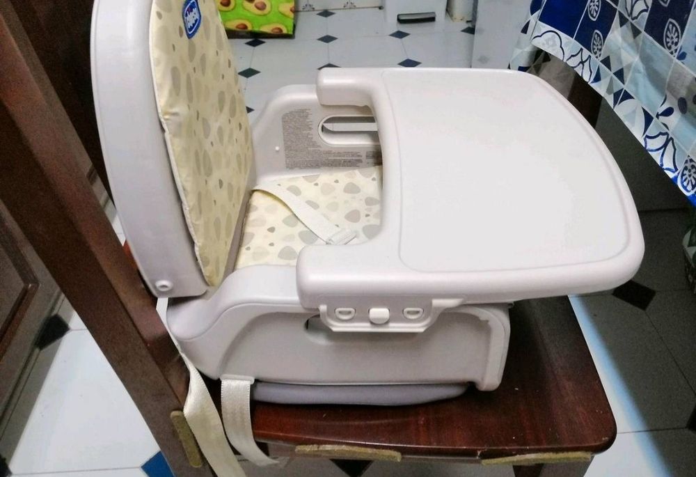 Cadeira de bebe portátil da marca Chico